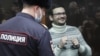 Адвокат Ильи Яшина рассказывает, как политика отправили по этапу в Удмуртию до апелляции и накануне свидания с матерью
