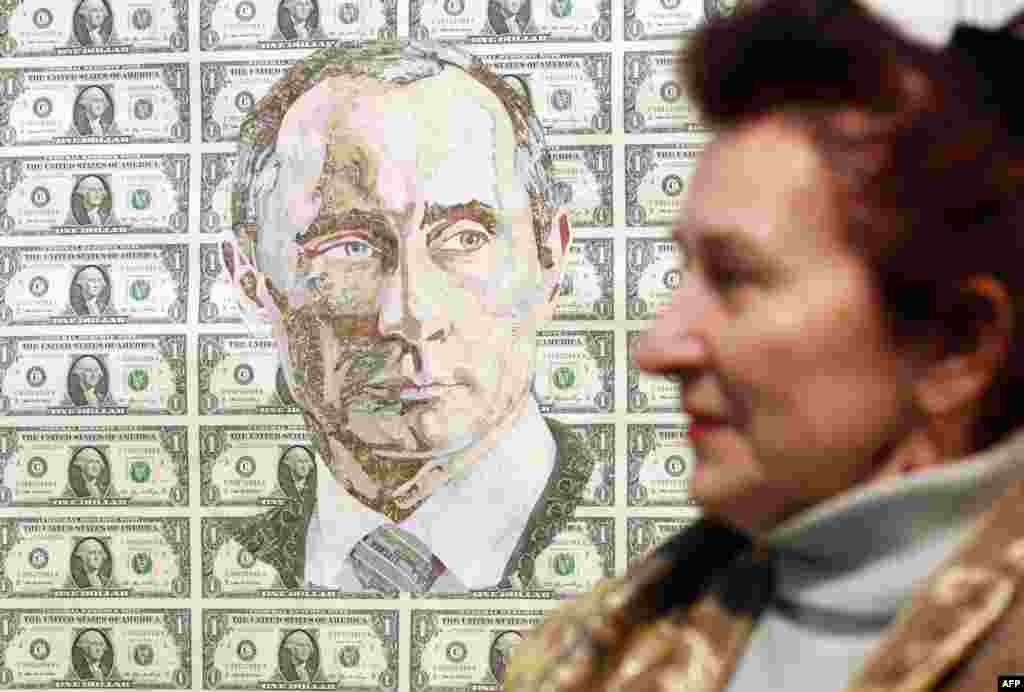 Портрет из долларов, сделанный в 2011 году под названием "Зима" украинским художником Русланом Кутняком